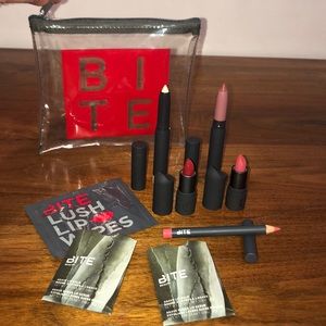 ‼️HOST PICK 🥳  BITE Lip Kit with Bag